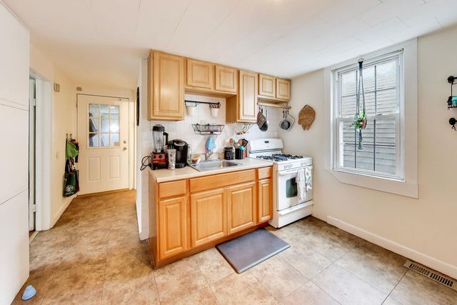 3243 N Hoyne Avenue, Chicago, IL 60618