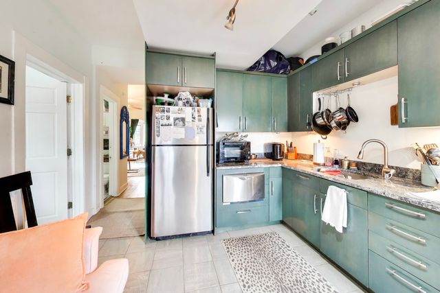 3243 N Hoyne Avenue, Chicago, IL 60618