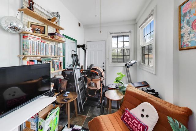 3243 N Hoyne Avenue, Chicago, IL 60618
