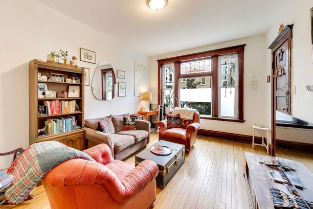 3243 N Hoyne Avenue, Chicago, IL 60618