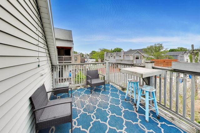 3243 N Hoyne Avenue, Chicago, IL 60618