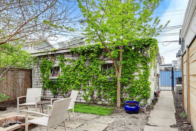 3243 N Hoyne Avenue, Chicago, IL 60618