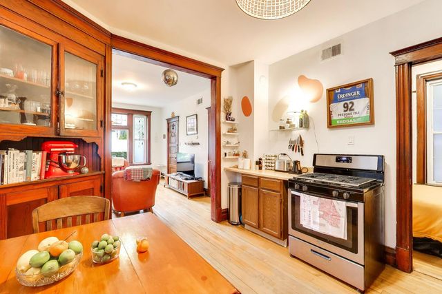 3243 N Hoyne Avenue, Chicago, IL 60618