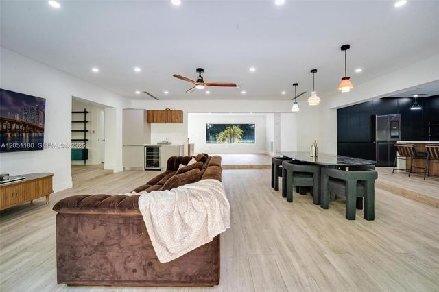 10555 NE 2nd Ave, Miami Shores, FL 33138
