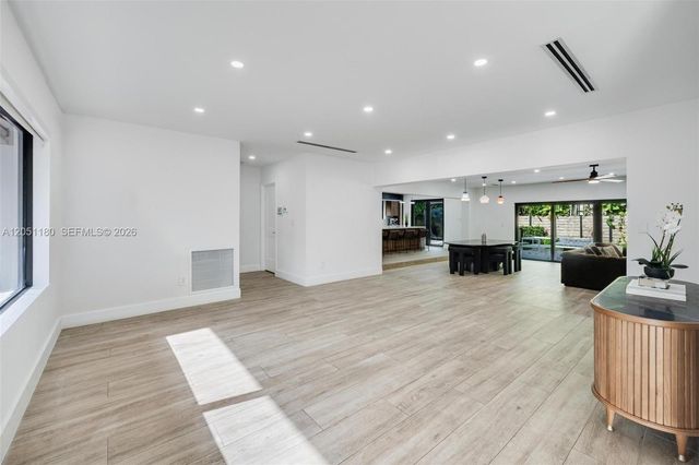10555 NE 2nd Ave, Miami Shores, FL 33138