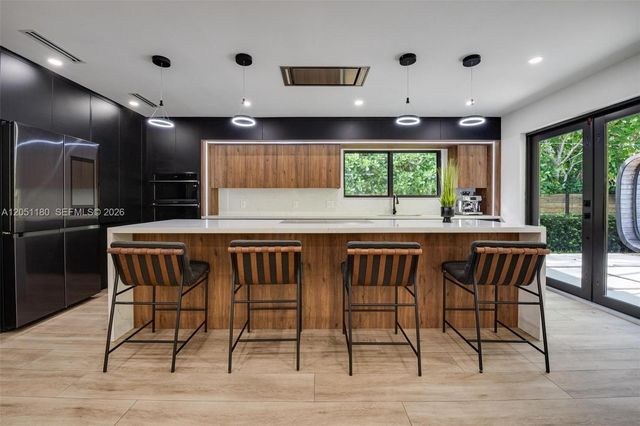 10555 NE 2nd Ave, Miami Shores, FL 33138