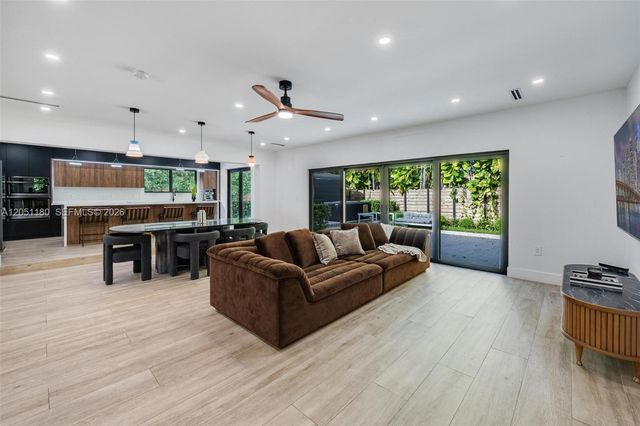10555 NE 2nd Ave, Miami Shores, FL 33138