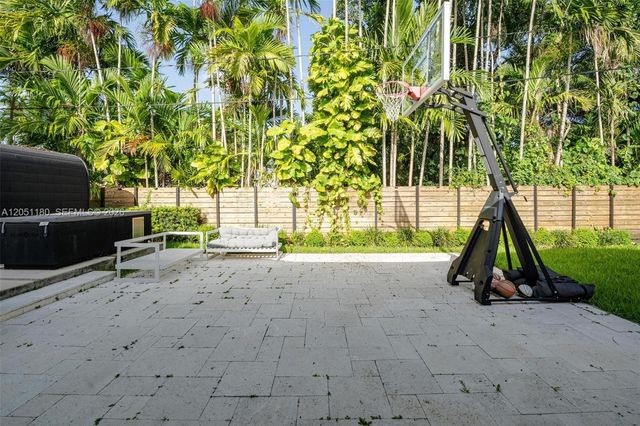 10555 NE 2nd Ave, Miami Shores, FL 33138
