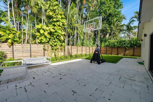 10555 NE 2nd Ave, Miami Shores, FL 33138