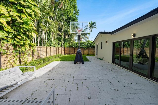 10555 NE 2nd Ave, Miami Shores, FL 33138