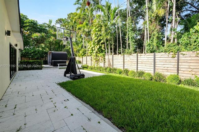 10555 NE 2nd Ave, Miami Shores, FL 33138