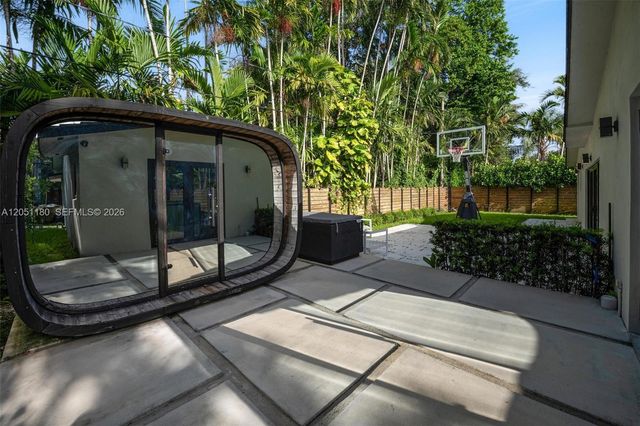 10555 NE 2nd Ave, Miami Shores, FL 33138