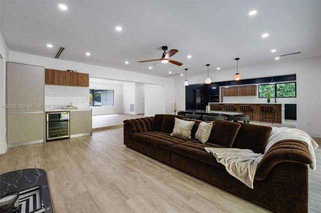 10555 NE 2nd Ave, Miami Shores, FL 33138
