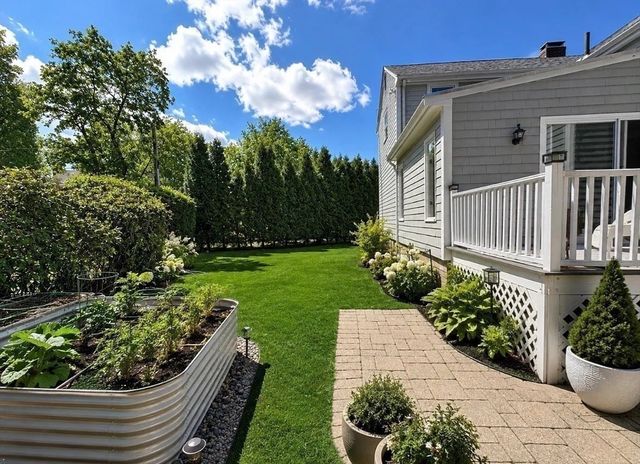 106 Annawan Rd, Newton, MA 02468