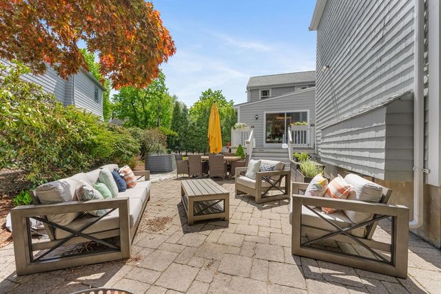 106 Annawan Rd, Newton, MA 02468
