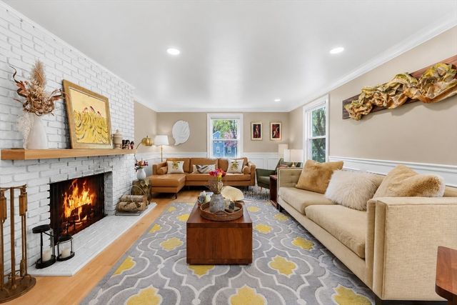 106 Annawan Rd, Newton, MA 02468