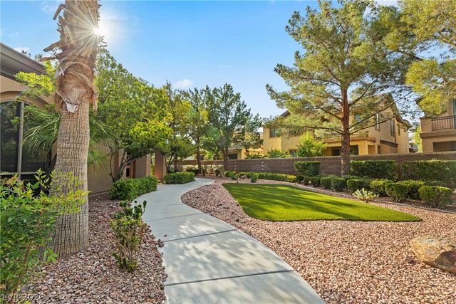 8220 Chimney Bluffs Street, North Las Vegas, NV 89085