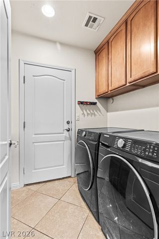 8220 Chimney Bluffs Street, North Las Vegas, NV 89085