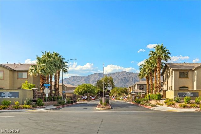 8220 Chimney Bluffs Street, North Las Vegas, NV 89085