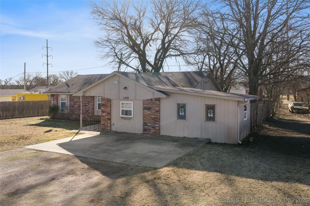 1209 W Chickasha, Sulphur, OK 73086