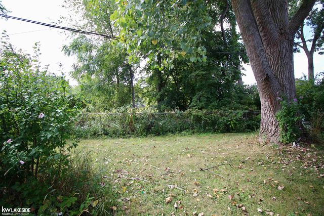 263 Carlson Street, Mount Clemens, MI 48043