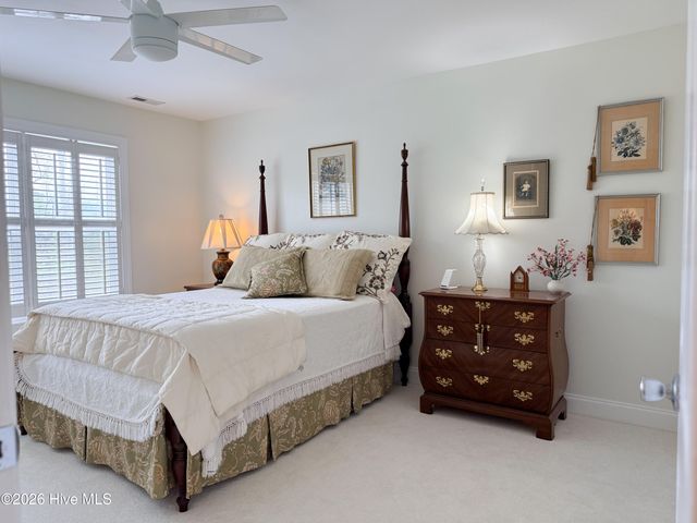 211 River Gate Lane, Wilmington, NC 28412