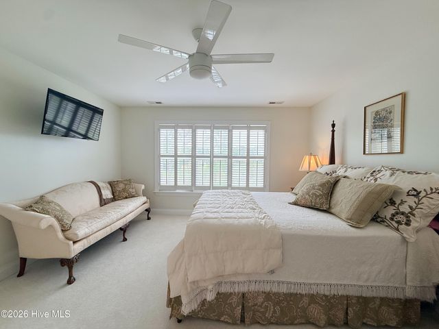 211 River Gate Lane, Wilmington, NC 28412
