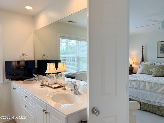 211 River Gate Lane, Wilmington, NC 28412