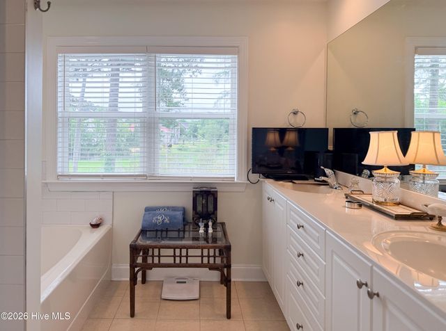 211 River Gate Lane, Wilmington, NC 28412