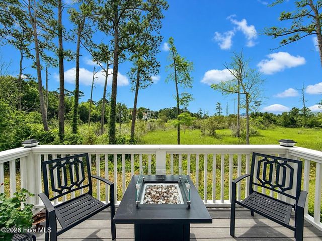 211 River Gate Lane, Wilmington, NC 28412
