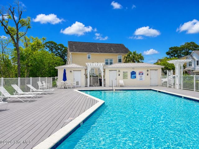 211 River Gate Lane, Wilmington, NC 28412