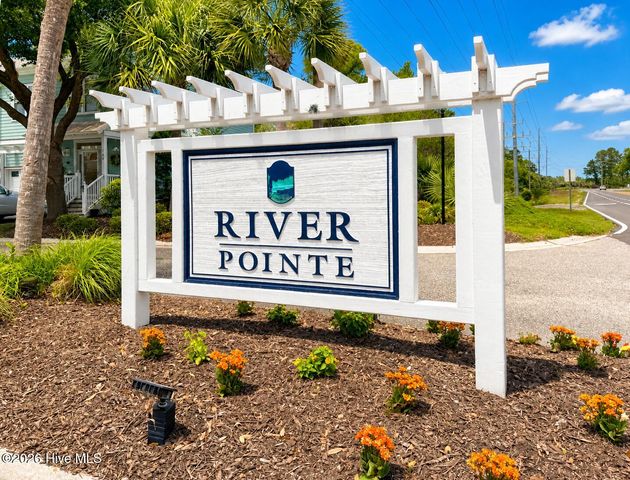 211 River Gate Lane, Wilmington, NC 28412