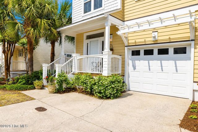 211 River Gate Lane, Wilmington, NC 28412