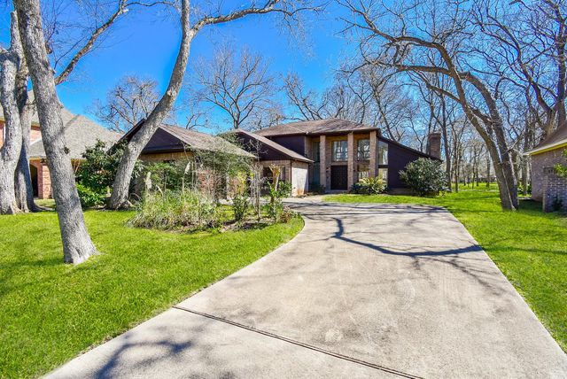 1627 S Hearthside Drive, Richmond, TX 77406
