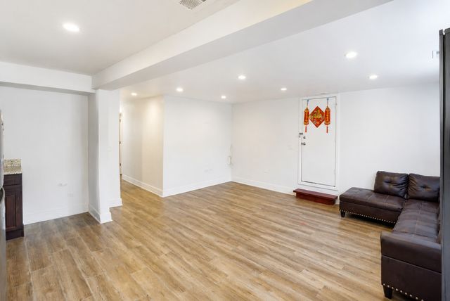 510 W 32nd Street, Chicago, IL 60616