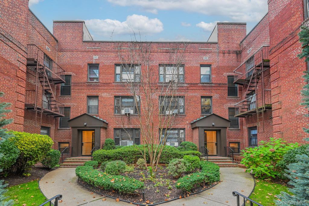 139-06 Pershing Crescent 3E, Briarwood, NY 11435