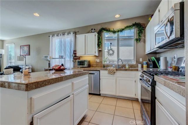 27727 Hollyoak, Menifee, CA 92585