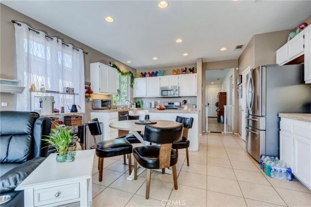 27727 Hollyoak, Menifee, CA 92585