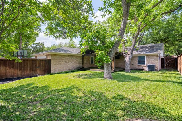 10950 Scotsmeadow Drive, Dallas, TX 75218
