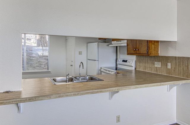 8104 Dunn ST B, Austin, TX 78745