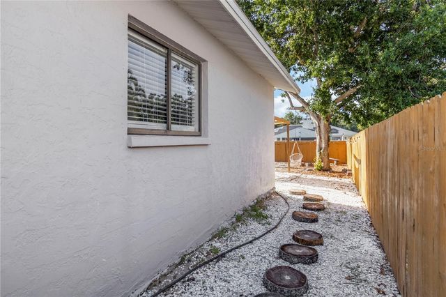 1883 MOVA STREET, Sarasota, FL 34231