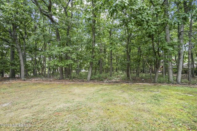 13 Flamingo Drive, Howell, NJ 07731