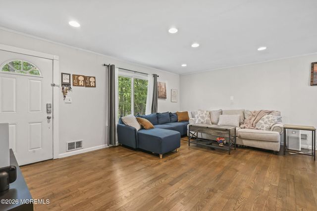 13 Flamingo Drive, Howell, NJ 07731