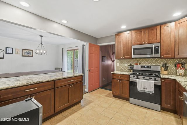13 Flamingo Drive, Howell, NJ 07731