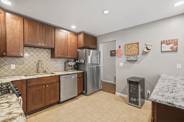 13 Flamingo Drive, Howell, NJ 07731