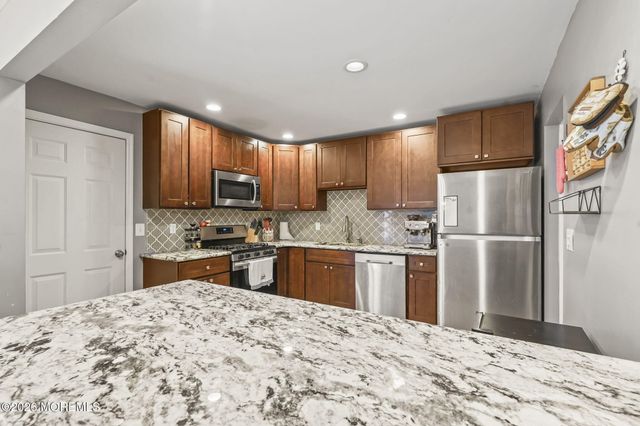 13 Flamingo Drive, Howell, NJ 07731