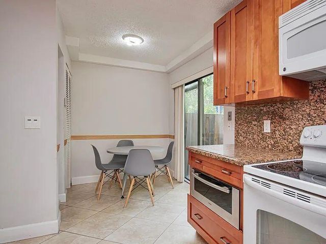 7670 Lago Del Mar Drive 301, Boca Raton, FL 33433