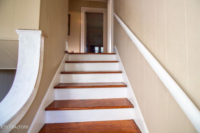 301 Walden Ave, Harriman, TN 37748