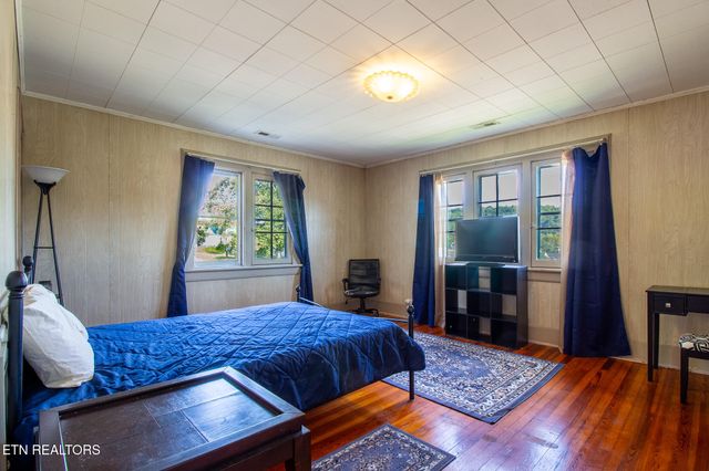 301 Walden Ave, Harriman, TN 37748