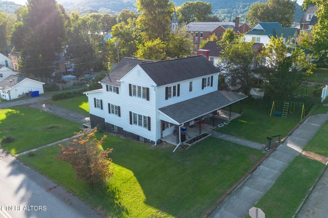 301 Walden Ave, Harriman, TN 37748
